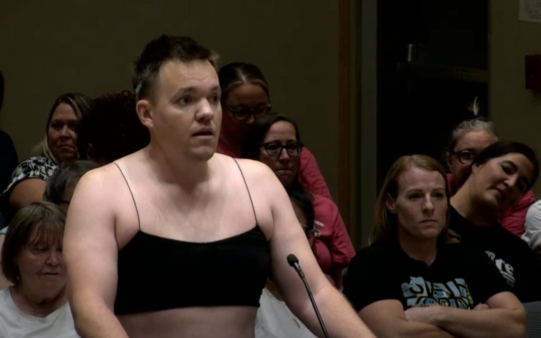 AZ FREE NEWS: Dad Wears Revealing Outfit To Criticize School District’s New Risque Dress Code